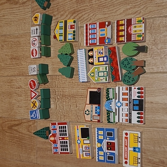 Melissa and Doug wooden town play set - Picture 4 of 4